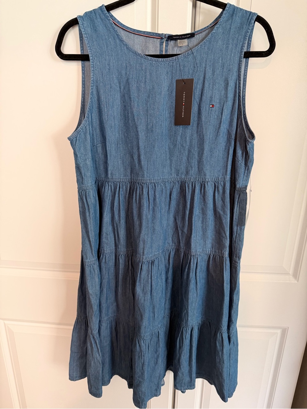 NWT Tommy Hilfiger Sleeveless Denim Tiered Midi Dress in Blue - Picture 2 of 4